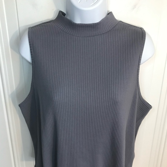 🔴 4/$15 Old Navy Gray Ribbed Mock Neck Sleeveless Crop Top plus size 2X in EUC - Picture 3 of 14